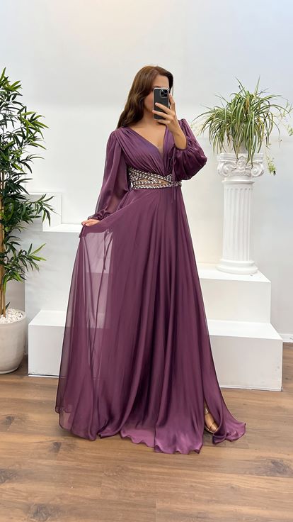 Abito da sera taglie forti color lavanda con scollo a V e vita trasparente